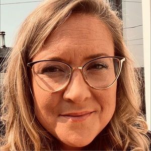 Meet your Posher, Caroline